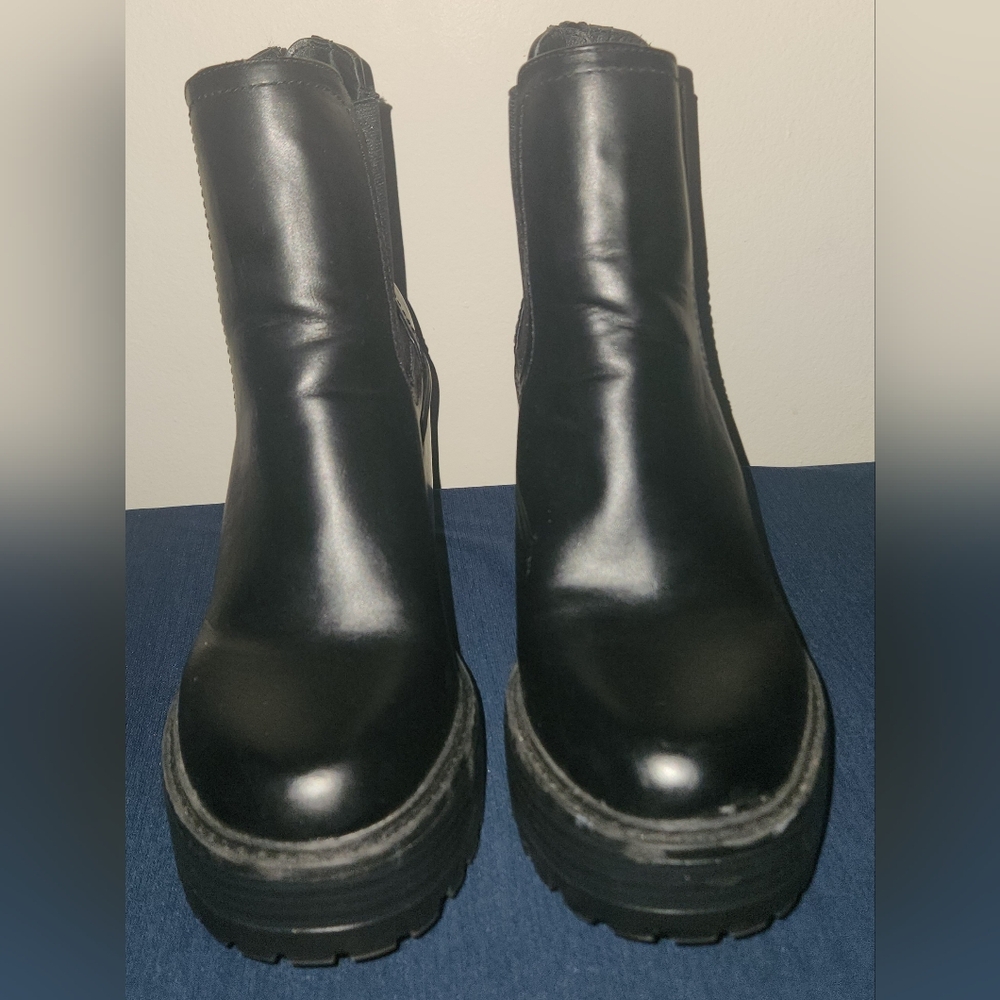 ‼️MAKE AN OFFER‼️Madden Girl Kamora Chelsa Boots Women's Size 10‼️MAKE AN OFFER‼